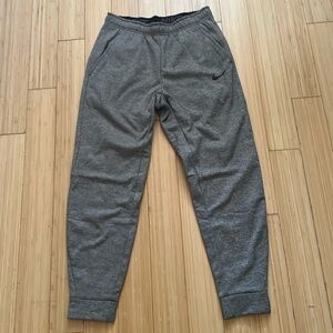 NIKE Men’s Therma Training Pants Joggers Gray Standard Fit Size Medium